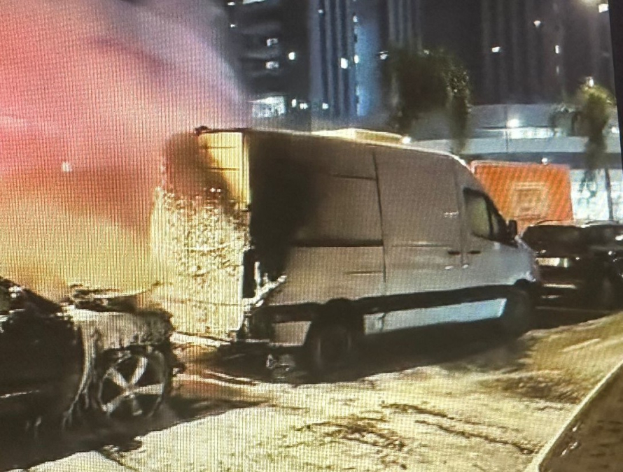 الرملة: من جديد إضرام النيران بمجموعة سيارات وسط المدينة 